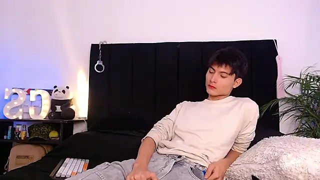 thomasbennett  online show from 8, 11, 2025