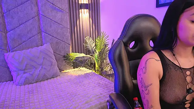 AuroraLanee  online show from 8, 11, 2025