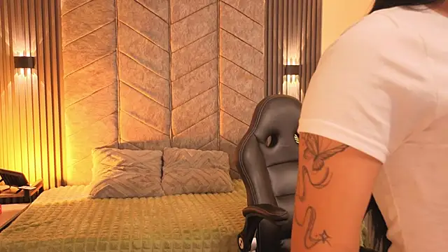 AuroraLanee  online show from 11, 11, 2025