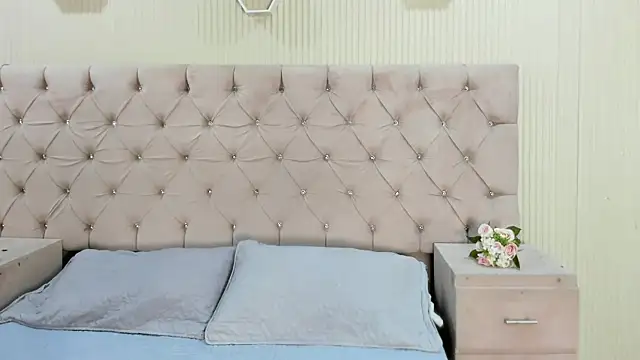 ZarinaWynne online show from 10, 6, 2026