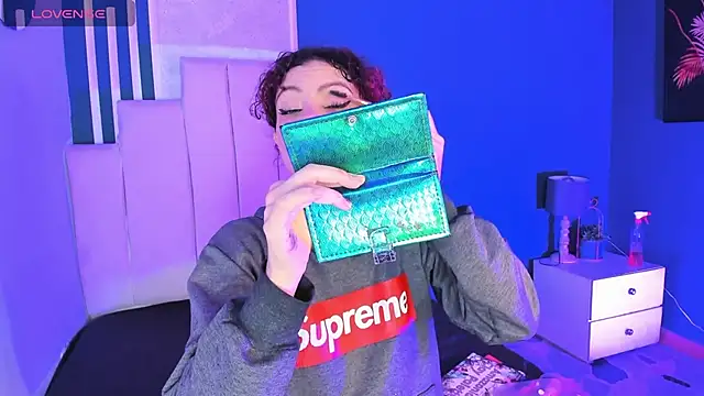 AliceMadnes online show from 1, 12, 2025