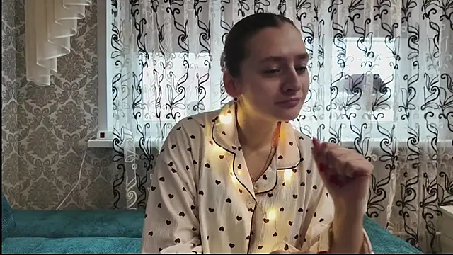 SweetLiaison online show from 4, 12, 2025