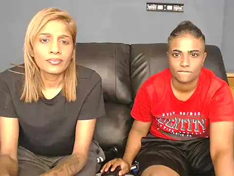 Snapshot of power_couple1 chatting on 14, 11, 2025 power couple1 online show from 14, 11, 2025