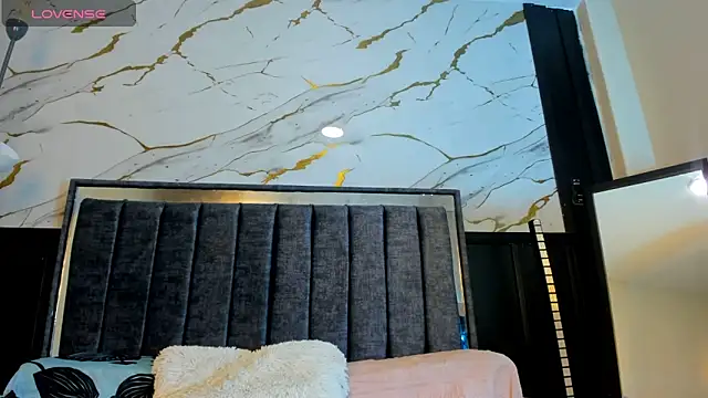 emma bloom  online show from 21, 11, 2025