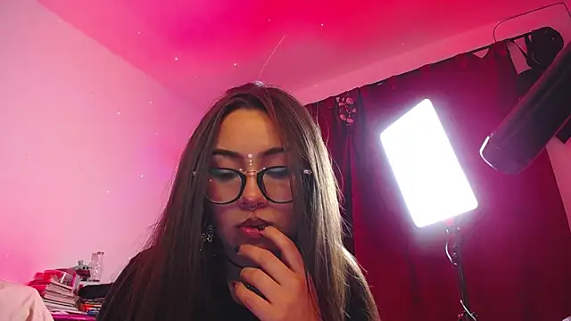  Pariiss online show from 21, 4, 2026