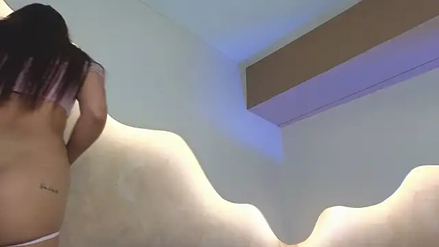 BellaRooux online show from 4, 2, 2026