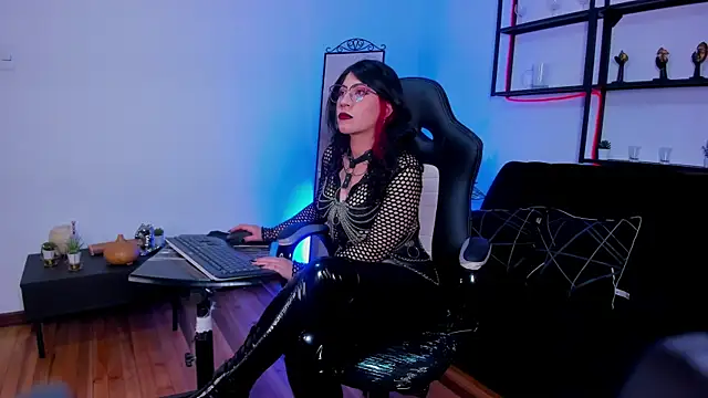 Snapshot of Halley_Ravenn chatting on 9, 7, 2026 Halley Ravenn online show from 9, 7, 2026