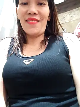 Snapshot of Hini68 chatting on 13, 11, 2025 Hini68 online show from 13, 11, 2025