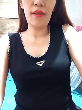 Snapshot of Hini68 chatting on 15, 11, 2025 Hini68 online show from 15, 11, 2025