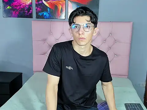 ElanGiraldo online show from 10, 1, 2026