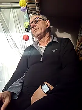 Snapshot of andy-1961 chatting on 13, 11, 2025 andy-1961 online show from 13, 11, 2025