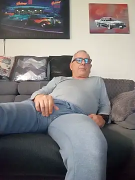 Snapshot of andy-1961 chatting on 17, 11, 2025 andy-1961 online show from 17, 11, 2025