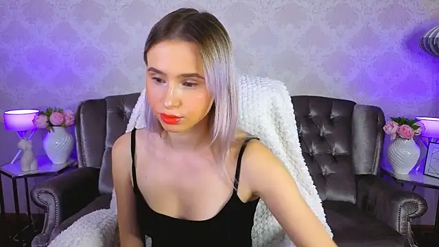 Snapshot of YourMoneyBossNikki chatting on 16, 11, 2025 YourMoneyBossNikki online show from 16, 11, 2025