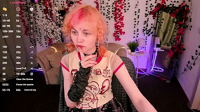 Snapshot of Awawrin chatting on 23, 11, 2025 Awawrin online show from 23, 11, 2025