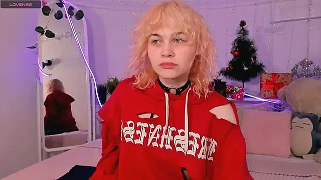 Snapshot of Awawrin chatting on 14, 12, 2025 Awawrin online show from 14, 12, 2025