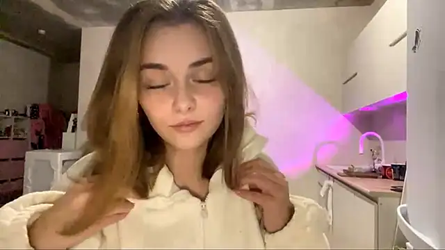 GeralynChiszar online show from 18, 11, 2025