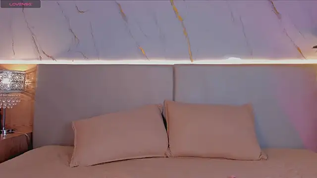 april grey11 online show from 25, 11, 2025