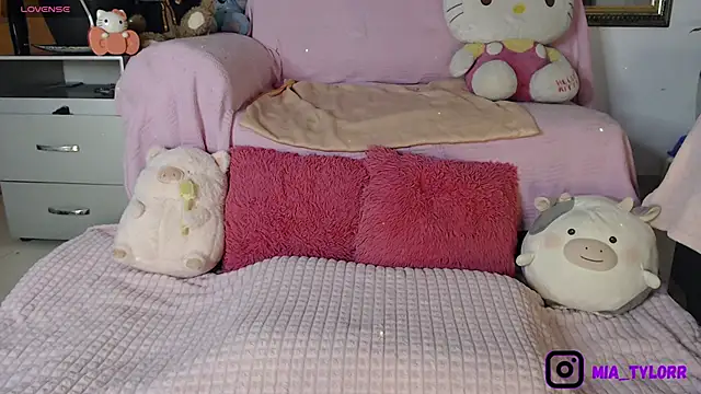 Snapshot of Mia_Tylorr chatting on 18, 11, 2025 Mia Tylorr online show from 18, 11, 2025