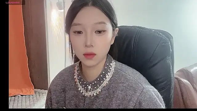 Snapshot of Minnie-baby chatting on 14, 11, 2025 Minnie-baby online show from 14, 11, 2025