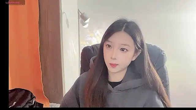 Snapshot of Minnie-baby chatting on 15, 11, 2025 Minnie-baby online show from 15, 11, 2025