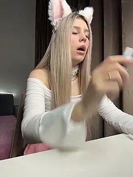 Olivia1Taylor1 online show from 25, 11, 2025