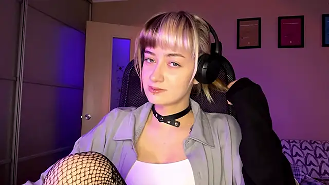 EmilySkyline online show from 20, 11, 2025