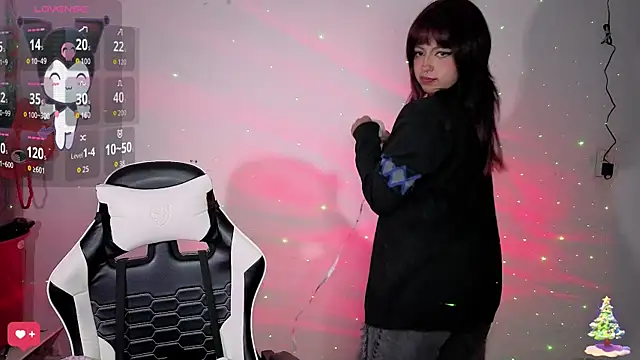 Snapshot of Melody_Ghot chatting on 13, 11, 2025 Melody Ghot online show from 13, 11, 2025