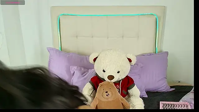 Daphne Hills online show from 15, 3, 2026