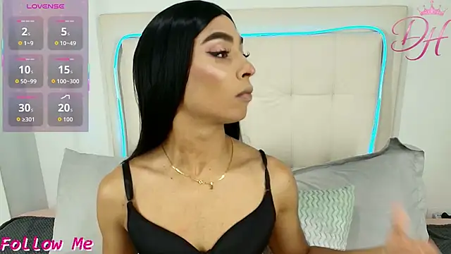 Daphne Hills online show from 2, 4, 2026