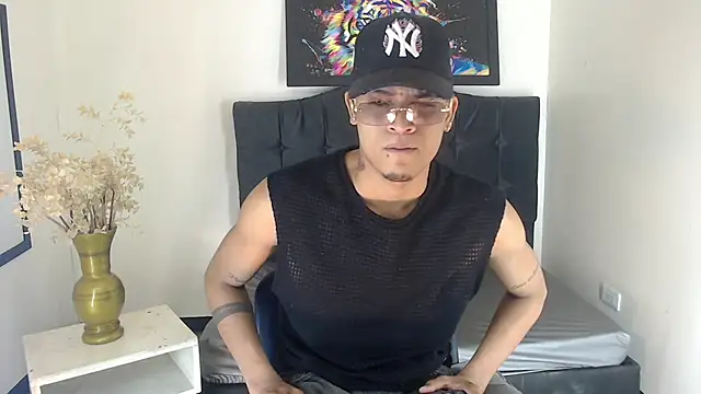 Snapshot of Isaacas_ chatting on 26, 11, 2025 Isaacas online show from 26, 11, 2025
