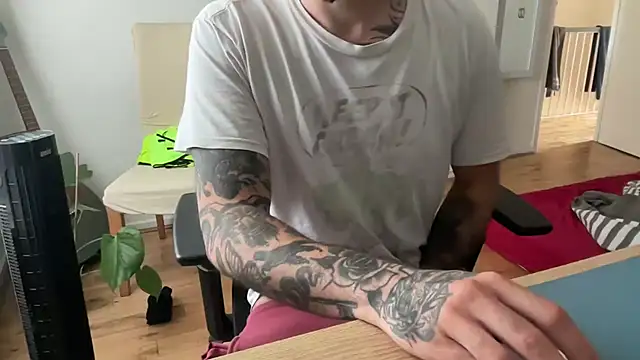 Snapshot of TattedUpSir chatting on 19, 6, 2026 TattedUpSir online show from 19, 6, 2026