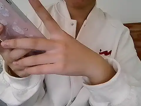 Snapshot of emii207 chatting on 3, 12, 2025 emii207 online show from 3, 12, 2025