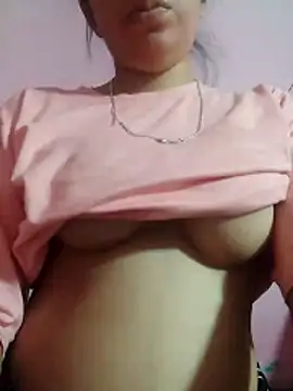 Snapshot of isha_sharma2002 chatting on 11, 5, 2026 isha sharma2002 online show from 11, 5, 2026