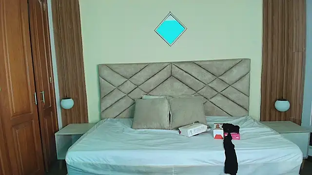 Laracooper  online show from 28, 3, 2026