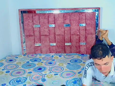 Snapshot of alejoSteele chatting on 25, 11, 2025 alejoSteele online show from 25, 11, 2025