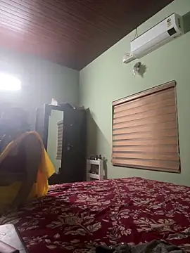 Snapshot of naughty_squard chatting on 13, 11, 2025 naughty squard online show from 13, 11, 2025