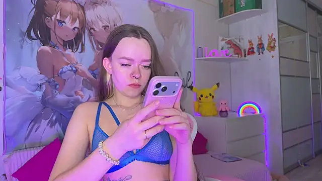 Snapshot of CheekySashaCharm chatting on 17, 7, 2026 CheekySashaCharm online show from 17, 7, 2026