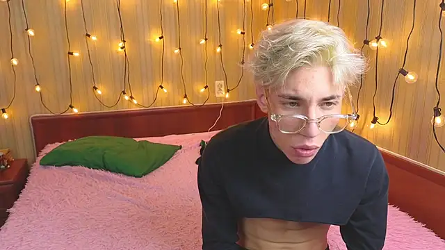 Snapshot of Adrian_Collinss chatting on 14, 11, 2025 Adrian Collinss online show from 14, 11, 2025