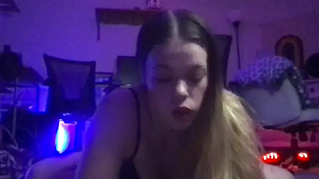 Snapshot of Luna_Ray_21 chatting on 3, 12, 2025 Luna Ray 21 online show from 3, 12, 2025