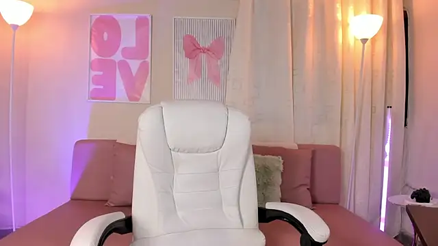 SophieBloomm online show from 13, 5, 2026