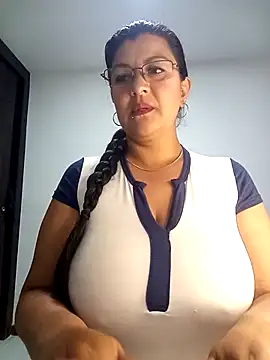 Snapshot of CelesteAlvarez1989 chatting on 6, 5, 2026 CelesteAlvarez1989 online show from 6, 5, 2026
