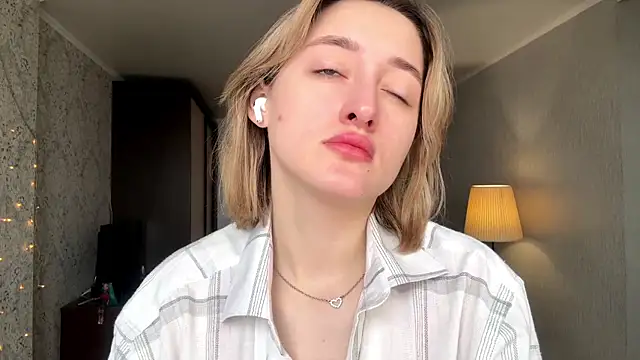 Emily lyy online show from 21, 11, 2025