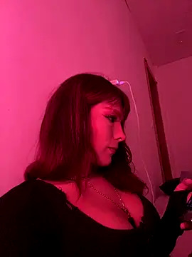 Snapshot of Blacktrinity chatting on 17, 11, 2025 Blacktrinity online show from 17, 11, 2025