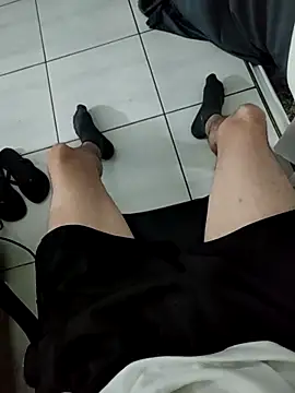 Snapshot of bnnzin chatting on 17, 11, 2025 bnnzin online show from 17, 11, 2025