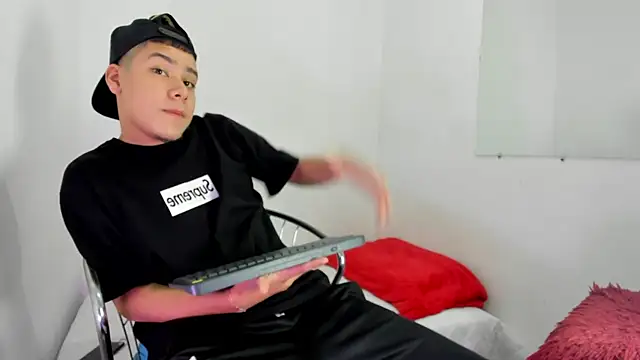 Lucastorrez01 online show from 10, 2, 2026