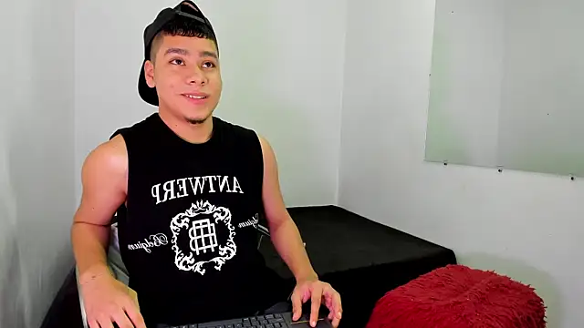 Lucastorrez01 online show from 16, 4, 2026