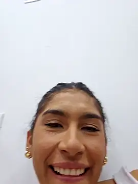 Snapshot of skinnyrox chatting on 16, 11, 2025 skinnyrox online show from 16, 11, 2025