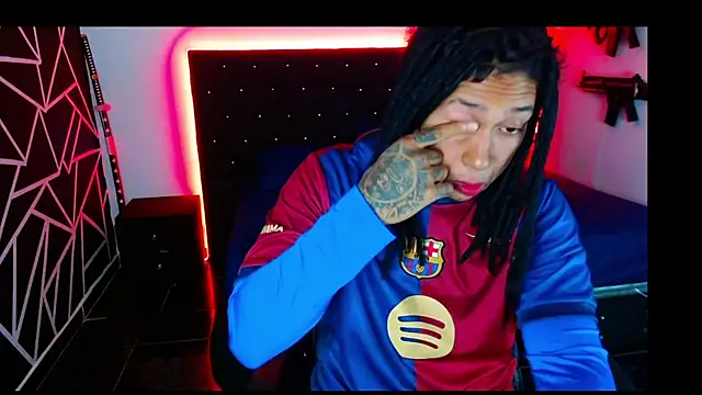 Snapshot of Zero-X9 chatting on 22, 11, 2025 Zero-X9 online show from 22, 11, 2025