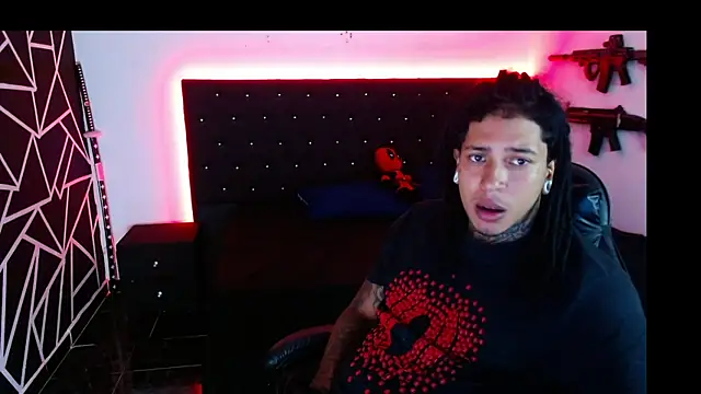 Snapshot of Zero-X9 chatting on 26, 11, 2025 Zero-X9 online show from 26, 11, 2025