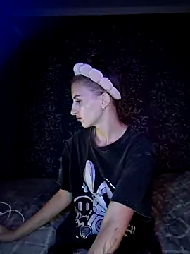 carolinakis  online show from 19, 11, 2025